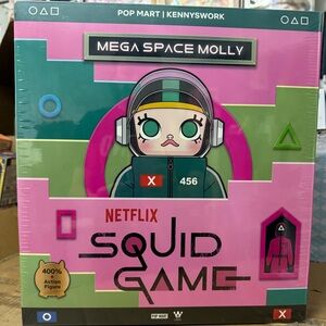 Mega Space Molly 400% Squid Game + Action Figure